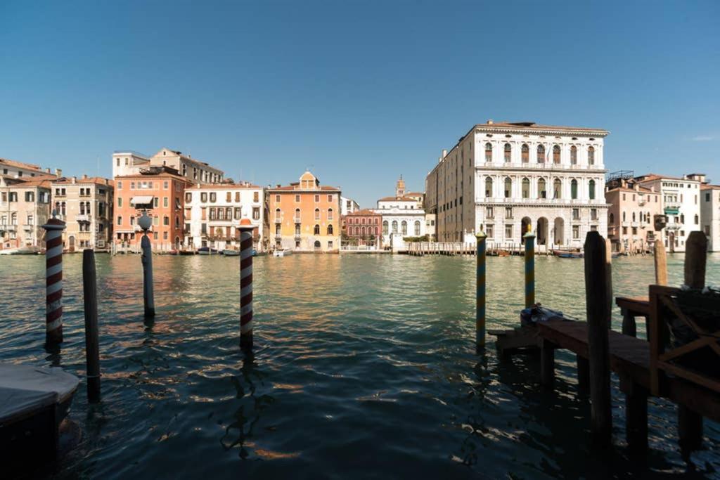 Grand Canal Next To Guggenheim เวนิส ภายนอก รูปภาพ